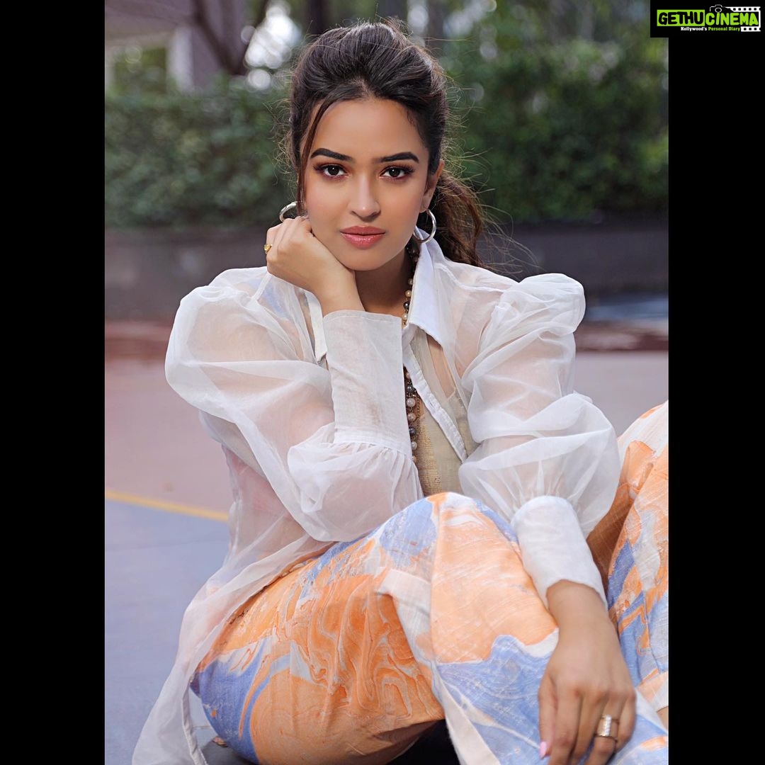 Pujita Ponnada Instagram - Wanna play? π Shoutout to my amazing team: Clicked by @vclicksphactoryofficial Outfit @thevoguenaari Styling @salonij676 Makeup @aayushisinhamakeup Hairstylist @gadwalmounika #pujitaponnada #actor