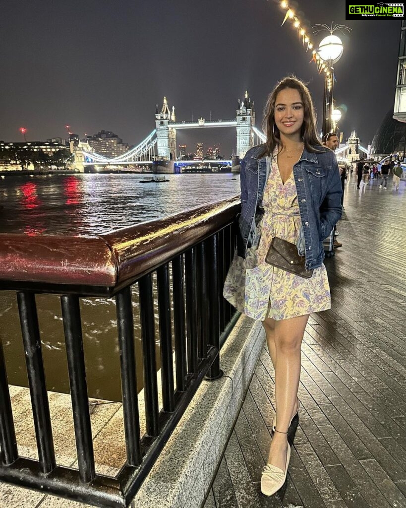 Pujita Ponnada Instagram - London, you beauty! 😍 #pujitaponnada #ukdiaries #exploringlondon #exploringuk London, United Kingdom