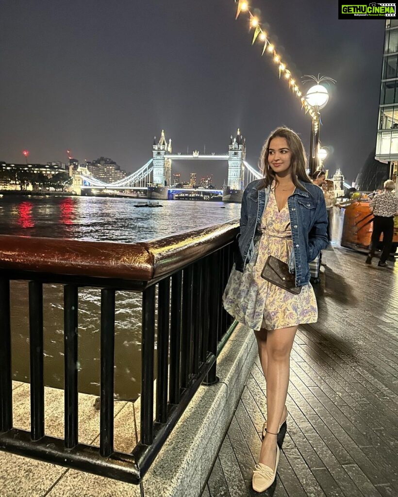 Pujita Ponnada Instagram - London, you beauty! 😍 #pujitaponnada #ukdiaries #exploringlondon #exploringuk London, United Kingdom