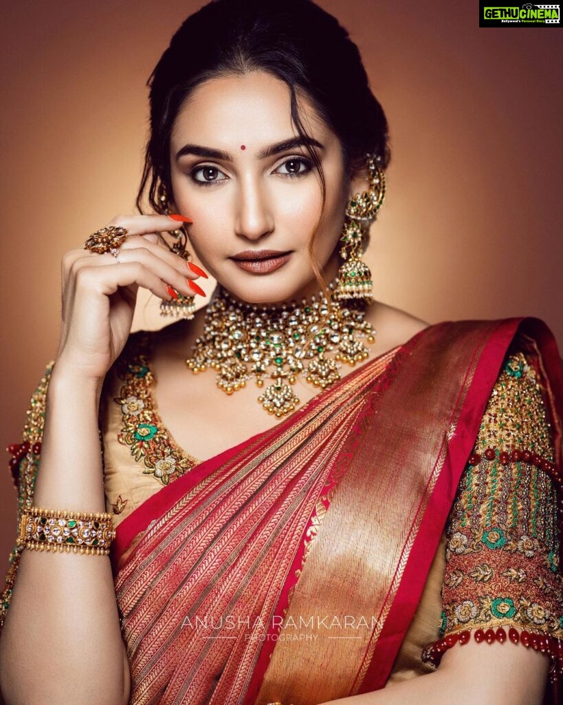 Ragini Dwivedi Instagram - AKSHAY TRITIYA : the new season and new year is here with all the possibilities and luck in our hands Design and styling :@vibbhinna Mua:@makeoverwithlakshmi_shetty Jewellery:@gajraj_jewellers Shot by :@anusharamkaran #raginidwivedi #akshytrutiya2023❤️ #akshaytritiya #festivetime #springtime #newseason #newyear #newbeginnings #festivewear #festivalfashion #festivalvibes #positivevibes #reelsinstagram #reels #reelsvideo #reelkarofeelkaro #reelindia #reelitfeelit❤️❤️ #trendingreels #trendingsongs #trendingaudio #trendingnow #viralreels #viralpost Bangalore, India