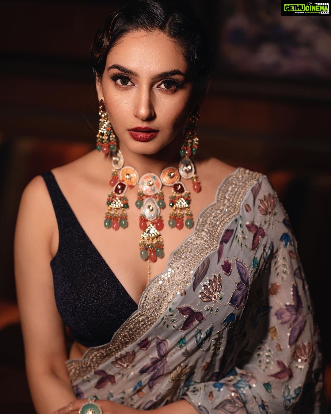 Ragini Dwivedi Instagram - JUST reflecting ๐ธ๐ With @thekoskii Shot by @chethankamal Makeup n hair @prettyumakeovers Styling and jewellery @styleitupwithalisha Location @jwmarriottblr #raginidwivedi #ragini #editorial #photoshoot #ethnicwear #vintagestyle #global #photooftheday #photography #actor #influencer #karnataka #south #india #international #portraitphotography #trending #trend #viralpost #instagram #instagood #instadaily #instadaily #instamood JW Marriott Hotel Bengaluru