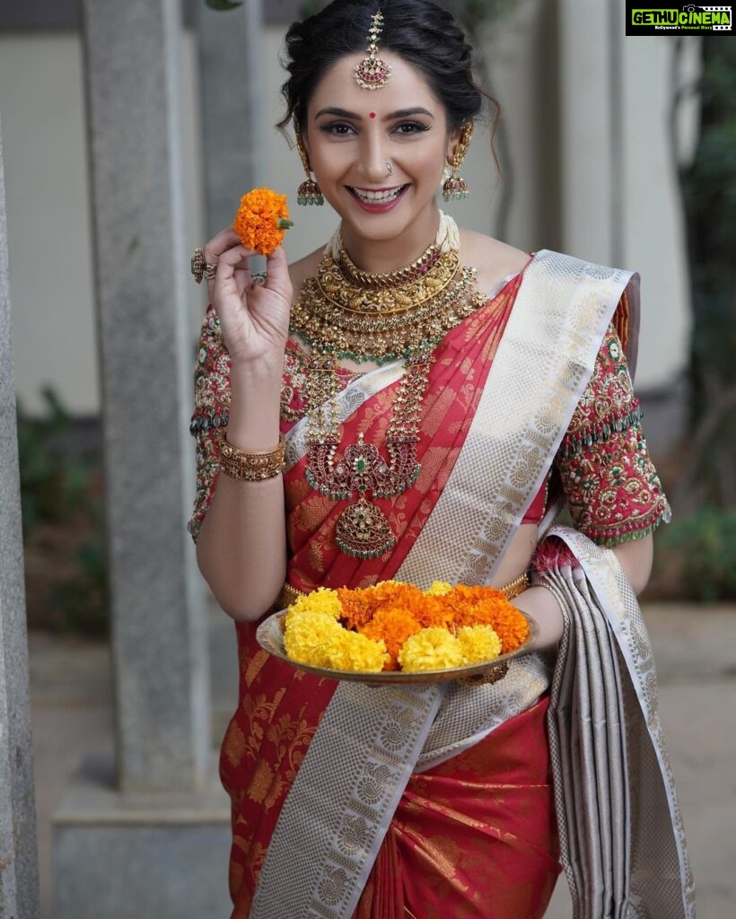 Ragini Dwivedi Instagram - UGADI CELEBRATIONS 🌺 Greeting Ugadi with a lot of optimism excitement and expectations … Shot by @divinephotography.in Makeup n hair @prashanthmakeover Jewels @sriganeshjewellers Outfit @lakshmi_silksblr Blouse @anthariya_ #raginidwivedi #ragini #ugadispecial #ugadifestival #ugadi2023 #ugadi #festivetime #festival #festivalfashion #festival #positivevibes #post #photooftheday #photoshoot #photos #ethnicwear #ethnic #instagram #instagood #instafashion #instamood #instalike #instalove #instaphoto #instalike #indianfestival home sweet home,Bangalore