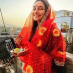Ragini Dwivedi Instagram – JAI MAATA DII 💕
Maa ka ashirwad Sab se zaroori 
Sachiya Jyotha wali MAATA Teri Sada hi jaaaaaiiiiii 

#raginidwivedi #ragini #positivevibes #newbalance #newbeginnings #newpost #post #spiritualjourney #spiritualgrowth #hometown #pind #familytime #familylife #instagood #instagram #chintpurnimata🙏 #godfirst #smile #powerofpositivity #poweroflove #prayfortheworld Chintpurni Mata, Himachal Pradesh