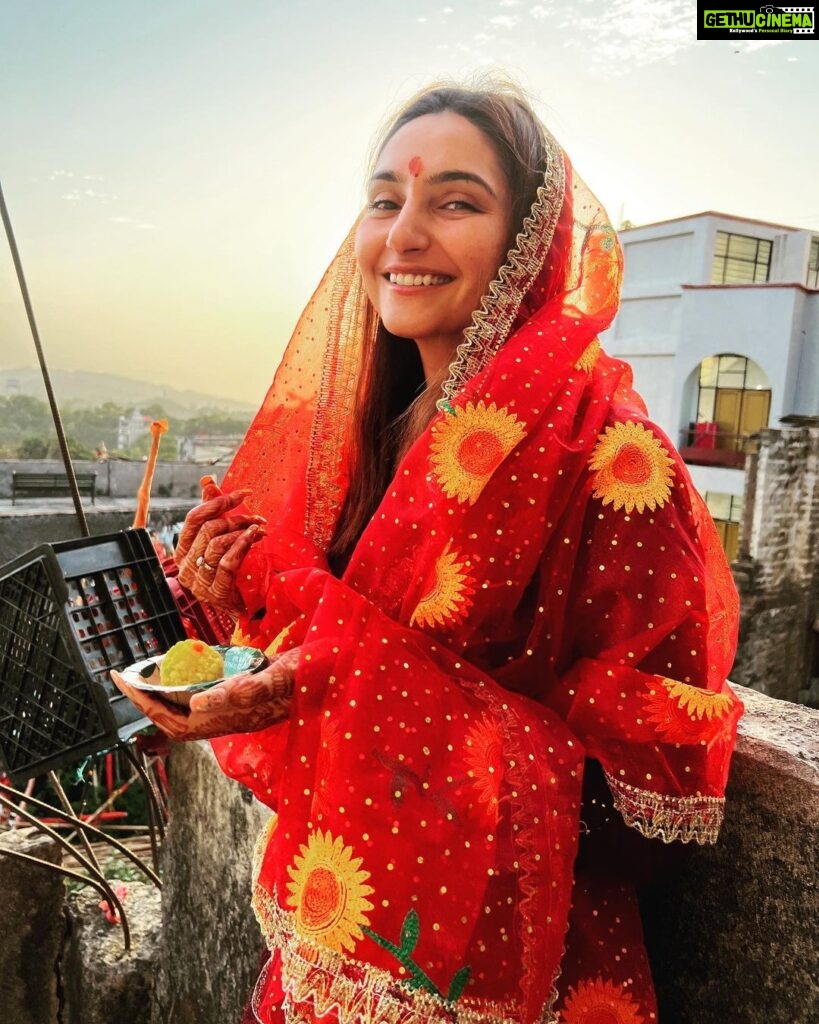 Ragini Dwivedi Instagram - JAI MAATA DII 💕 Maa ka ashirwad Sab se zaroori Sachiya Jyotha wali MAATA Teri Sada hi jaaaaaiiiiii #raginidwivedi #ragini #positivevibes #newbalance #newbeginnings #newpost #post #spiritualjourney #spiritualgrowth #hometown #pind #familytime #familylife #instagood #instagram #chintpurnimata🙏 #godfirst #smile #powerofpositivity #poweroflove #prayfortheworld Chintpurni Mata, Himachal Pradesh