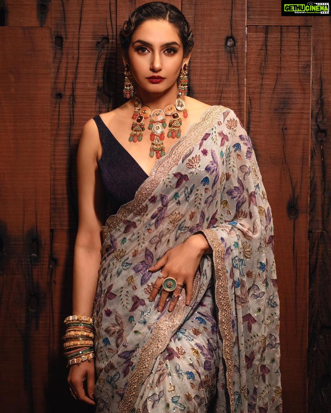 Ragini Dwivedi Instagram - REFLECTING πΈπ With @thekoskii Shot by @chethankamal Makeup n hair @prettyumakeovers Styling and jewellery @styleitupwithalisha Location @jwmarriottblr #raginidwivedi #ragini #editorial #photoshoot #ethnicwear #vintagestyle #global #photooftheday #photography #actor #influencer #karnataka #south #india #international #portraitphotography #trending #trend #viralpost #instagram #instagood #instadaily #instadaily #instamood JW Marriott Hotel Bengaluru