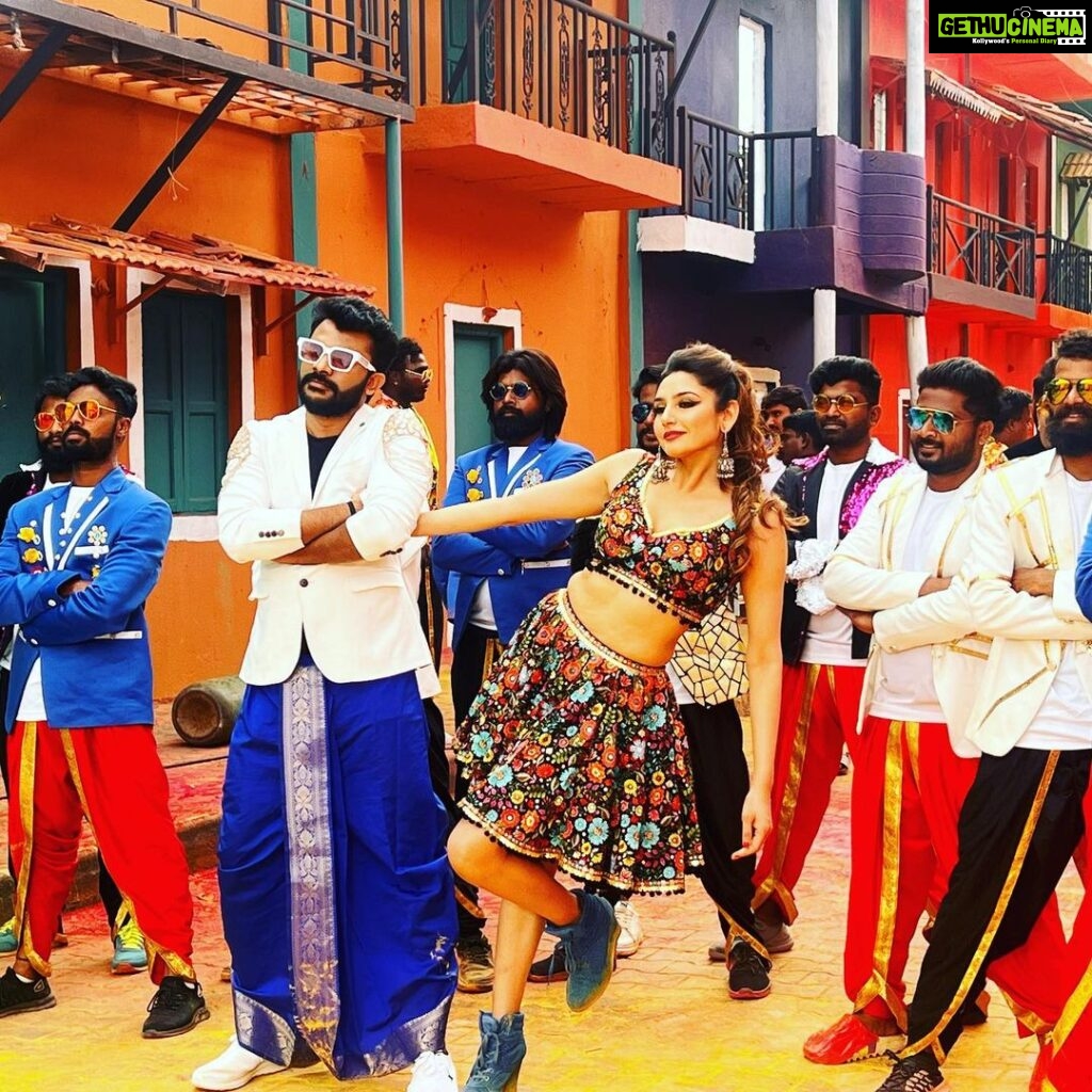 Ragini Dwivedi Instagram - #TUNTUN 💖💃💃💃 My first collaboration wid d supremely talented @chandanshettyofficial This is the song of the year guys 💕 On #April10 on @aanandaaudio Shout out to the fantastic team Outfit @rudraksh_dwivedi @nainaarora.fashion Makeup and hair @strokesnstrands Team for the song @sujayshastry @gokulaentertainers @iammangli #raginidwivedi #chandanshetty #ragini #collaboration #song #trending #trend #tuntun #kannadasongs #kannada #viralvideos #comingsoon #songofstyle #songoftheyear #post #dancevideo #dancenumber #tuntunonapril10 #instagood #insatagram #instafashion #instalove Bangalore, India