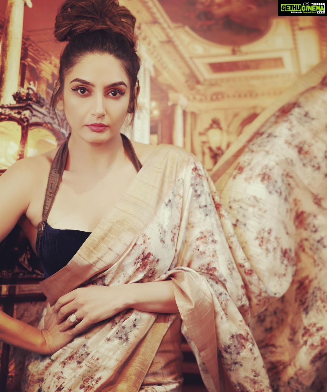 Ragini Dwivedi Instagram - ONE SAREE : 1 story 🫠🤓 Shot by @suneethhalgeri Makeup n hair @strokesnstrands Outfit @cholafashions @sanjay_shammy Curated @liya__samuel25 #raginidwivedi #ragini #photooftheday #photo #shooting #shootdiaries #shootlife #shootmode #actor #actorlife #influencer #karnataka #south #india #saree #sareefashion #sareelove #sarees #instagood #instagram #instapic #instafashion Bangalore, India