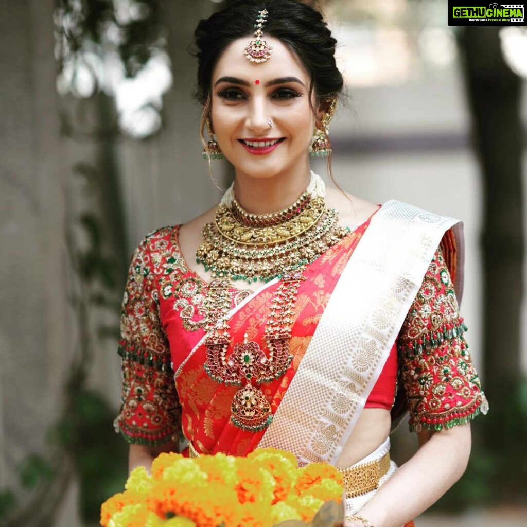 Ragini Dwivedi Instagram - UGADI HABBA 🌺💖🌺 May this spring festival spread joy and happiness in your life Bring good health and wellness to u Happy festival family 💕 Shot by @divinephotography.in Makeup n hair @prashanthmakeover Saree @lakshmi_silksblr Blouse @anthariya_ Jewels @sriganeshjewellers #ugadi #happynewyear #raginidwivedi #ragini #festivetime #festival #festivals #actorslife #photooftheday #happy #positivevibes #lovenlight #indianwear #ethnicwear #ethnicday #smile #celebration #glowup #post #ugadispecial #ugadifestival #newpost Bangalore, India