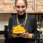 Ragini Dwivedi Instagram – RDKITCHEN MAKES SPICY MAC N CHEESE 🧀 
Boil any pasta of your choice upto 90precent 
Oil 3tbs 
Add ginger garlic paste 2 tbs mix well till raw smell disappears add 2large onions cook till golden 
Add tomato purée 4tbs cook well 
Add red chilli powder salt and pepper 2tbs 
Add pasta water to the mix and cook well 
Add milk or cream as per the consistency needed 
Add pasta and mix well check for salt and spice according to your spice level 
You can add cheese if you like but I didn’t 
Enjoy your pasta 🍀🥳🍝🍝🍝

#raginidwivedi #ragini #foodporn #cookingvideos #cooking #homecooking #rdkitchen #rdeats #rdcooking #rdcook #lovefood #food #foodblogger #foodstagram #instafood #foodies #reelitfeelit #reels #reelsinstagram #reelsvideo #reelsindia #reelkarofeelkaro #trending #trendingreels #trendingsongs #trendingaudio #trend #trends #trendingnow #foodstagram #foodies #foodreels home sweet home,Bangalore