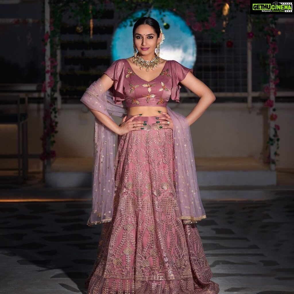 Ragini Dwivedi Instagram - SHIVRATRI SPECIAL 💕 Bidhanagere Basaveshwara Mata worlds number one 161 feet Hanuman statue Shivaratri festival.. shot by @kiran.venkataramanappa Outfit @devnastitchingstudio Jewellery @nainaarora.fashion Location @shorethangblr #raginidwivedi #ragini #event #collaboration #actorslife #actor #influencer #instagram #instalike #instagood #instafashion #instamood #ethnicwear Karnataka