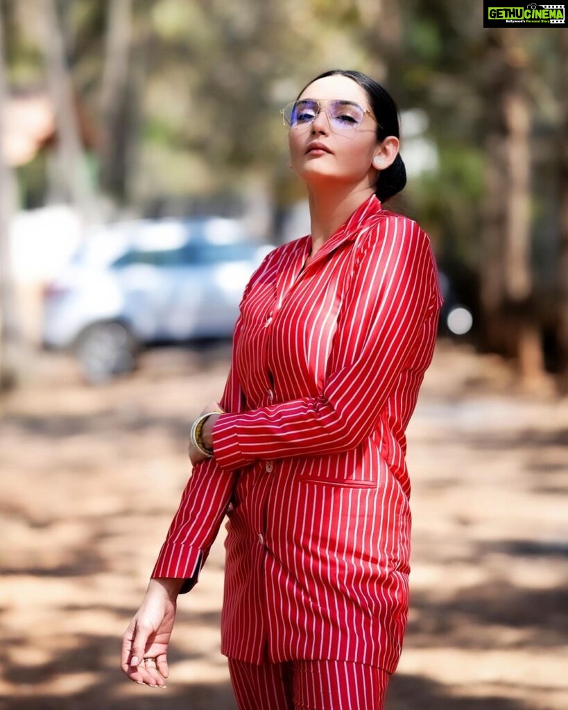 Ragini Dwivedi Instagram - FOR @itel_india LAUNCH 👑 Outfit @devnastitchingstudio Shot by @arjunsuhas Edited by @strokesnstrands Makeup n hair @rraginidwivedi Curated by @kumarjagganath #raginidwivedi #ragini #brandcollaboration #eventdiaries #phone #pad #bengaluru #instagood #instagram #instapic #pantsuit Bangalore, India