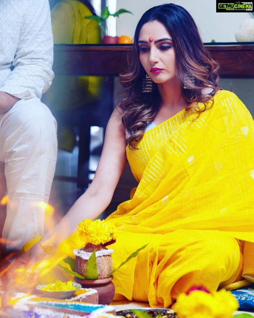 Ragini Dwivedi Instagram - MAHASHIVRATRI 🫶🏾💕 Shiva is truth,*…. Shiva is eternal,* Shiva is God,*…. Shiva is Omkar,* Shiva is power,*…. Shiva is devotion,* *Shiva is immense and limitless.* May you all be limitless and immense #raginidwivedi #ragini #shivaratri #mahashivratri #positivevibes #pose #powerofprayer #power #spiritual #spirituality #prayer #festivetime #om #omnamahshivaya #photooftheday #photo #pooja #ethnicwear #instagram #instadaily #instamood *Har har Mahadev*🙏 *Om Namah Shivai*🙏 *Happy Mahashivratri*🙏🏻 Bangalore, India