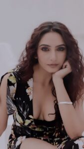 Ragini Dwivedi Instagram - MAST MAST HUDGI 🙋‍♀️😉😉🍾

Shot by @chethankamal 
Make up n hair @strokesnstrands 
Outfit @nainaarora.fashion 
Music @vinay_music 

#raginidwivedi #ragini #portrait #power #poetry #trendingreels #trendingsongs #trendingaudio #trendingnow #trendsetter #reelsinstagram #reelsvideo #reelitfeelit #reelsindia #reelkarofeelkaro #reelviral #actorslife #influencer #fanmade #instagood #instagram #instadaily #instamood