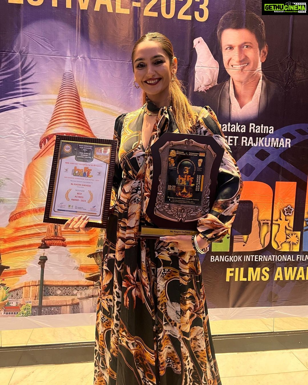 Ragini Dwivedi Instagram - BIFF 2023 π Best actor in the 3rd Bangkok international film festival 2023 ππ Some decisions in life challenge you cause for risk but whatβs life without trying to do the regular without risk and fear π€ THE TERRORIST a film so close to my heart has Always made me proud It goes miles now with this award Thankyou @alankar.pandian for having the faith in me and the team @pcshekar_romeo we did something so amazing together #raginidwivedi #ragini #instagram Holiday Inn Bangkok Silom