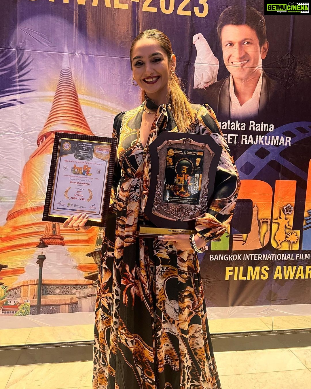 Ragini Dwivedi Instagram - BIFF 2023 π Best actor in the 3rd Bangkok international film festival 2023 ππ Some decisions in life challenge you cause for risk but whatβs life without trying to do the regular without risk and fear π€ THE TERRORIST a film so close to my heart has Always made me proud It goes miles now with this award Thankyou @alankar.pandian for having the faith in me and the team @pcshekar_romeo we did something so amazing together #raginidwivedi #ragini #instagram Holiday Inn Bangkok Silom