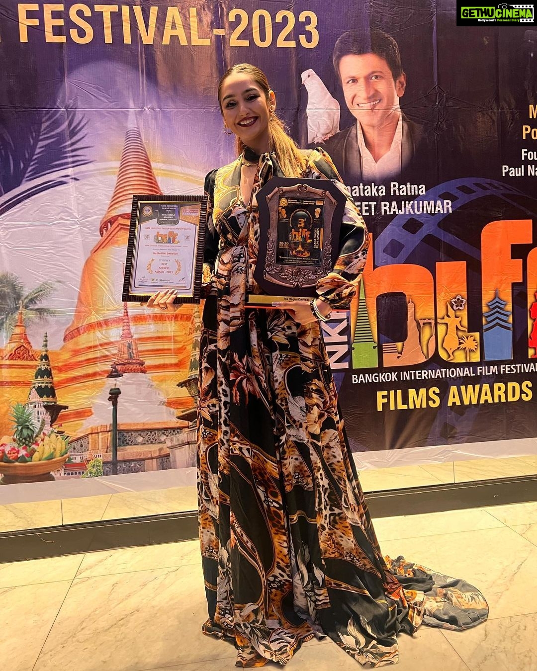 Ragini Dwivedi Instagram - BIFF 2023 π Best actor in the 3rd Bangkok international film festival 2023 ππ Some decisions in life challenge you cause for risk but whatβs life without trying to do the regular without risk and fear π€ THE TERRORIST a film so close to my heart has Always made me proud It goes miles now with this award Thankyou @alankar.pandian for having the faith in me and the team @pcshekar_romeo we did something so amazing together #raginidwivedi #ragini #instagram Holiday Inn Bangkok Silom