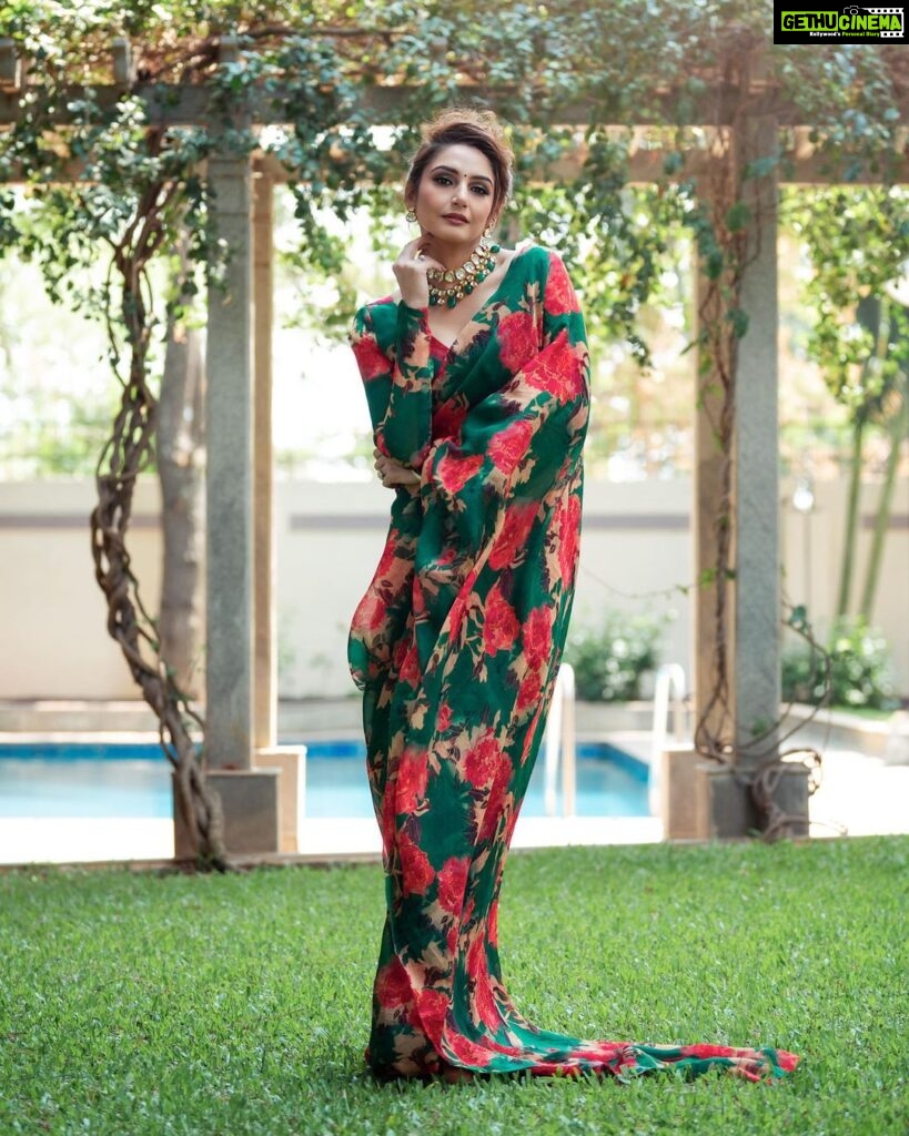 Ragini Dwivedi Instagram - ❤️ ❤️❤️❤️❤️❤️ Meet the dream team behind the viral look that u all raving about 🥹🤓 Outfit @devnastitchingstudio Styling @nainaarora.fashion Makeup n hair @strokesnstrands Jewellery my own ….🤓 Shot and edited by the amazing @kiran.venkataramanappa #raginidwivedi #ragini #birthdaygirl #celebration #positivevibes #post #indiangirls #indianactress #south #instagram #instagood #instafashion #instamood #influencer #model #viralpost #viral Bangalore, India