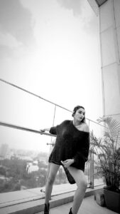 Ragini Dwivedi Instagram - JUST… THIS SONG 💕 What a mix and AI is crrraaazzzzzyyyy and I love black and white 💕 Shot by @chethankamal #raginidwivedi #ragini #trendingreels #trendingsongs #trending #trendingaudio #reelsinstagram #reelsvideo #reelkarofeelkaro #reelvideo #reelitfeelit #reelindia #viralvideos #viralreels Shangri-La Bengaluru
