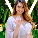 Ragini Dwivedi Instagram – UPGRADE your jewelry game with Yuva by @joyalukkas ! 🔥 This trendy and affordable collection is a must-have for every fashion-forward young woman. 💃 I’m obsessed with the 18KT Yellow Gold pieces featuring White Mother of Pearl and Green Malachite stones. 😍 Don’t miss out on this stunning collection, head to your nearest Joyalukkas store now! 🛍️✨ #YuvaByJoyalukkas #MakeEverydayShine ✨ #18KTGold #YuvaInspirations 💫”

#raginidwivedi #ragini #brandambassador #brandcollaboration #trending #trendingreels #trendingsongs #trend #viralreels #actor #influencer #reelsinstagram #reelsvideo #reelitfeelit #reelkarofeelkaro #jewellery #moderndesign