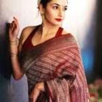 Ragini Dwivedi Instagram – REGAL DIARIES 🫶🏾🙋‍♀️❤️❤️💕💕
To be a girl child and to be honoured to wear your mothers clothes and jewellery is priceless 
Custom made saree @rohini64 
Shot by @theweddingjournalsofindia 
Edited by @kiran.venkataramanappa 
Styled @nainaarora.fashion 

#raginidwivedi #ragini #photooftheday #pride #potd #posechallenge #sareelove #indianwear #indianenterpreneur #indianfashion #ethnicwear #ethnicoutfit #ethnicstyle #instagood #instadaily #instamood #instalove #ınstaphoto Bangalore, India