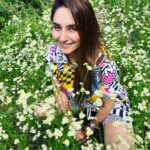 Ragini Dwivedi Instagram – DANDELIONS : the last of the season 🤪 had to take them pictures
Shot @rudraksh_dwivedi 

#raginidwivedi #ragini #portraitphotography #photooftheday #pride #photoshoot #simplebeyond #post #positivevibes #poser #trending #trend #instagood #instalike #instafashion #instamood Kali Tiba, Chail