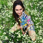 Ragini Dwivedi Instagram – DANDELIONS : the last of the season 🤪 had to take them pictures
Shot @rudraksh_dwivedi 

#raginidwivedi #ragini #portraitphotography #photooftheday #pride #photoshoot #simplebeyond #post #positivevibes #poser #trending #trend #instagood #instalike #instafashion #instamood Kali Tiba, Chail
