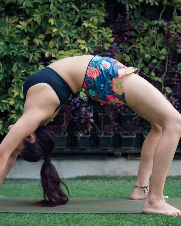 Ragini Dwivedi Instagram - YOGA DAY 2023 🫶🏾🙏 The attainment of peace and clarity in mind .. greater emotional awareness Alignment of the body mind and spirit Transcend your physical senses with this simple yet powerful form … It has changed my life and I promise you if u try with your heart it will change yours too 💕 #yogainspiration #yogapractice #yogalove #yogaeveryday #portrait #positivevibes #positivemindset #spirituality #lovenlight