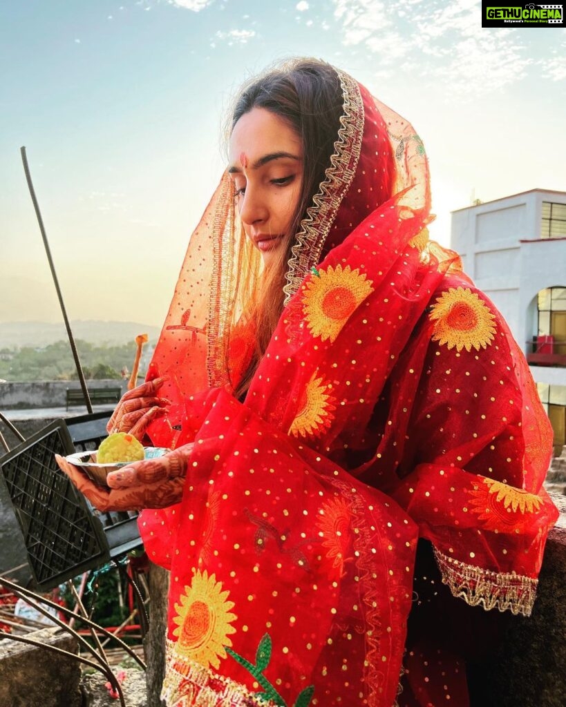 Ragini Dwivedi Instagram - JAI MAATA DII 💕 Maa ka ashirwad Sab se zaroori Sachiya Jyotha wali MAATA Teri Sada hi jaaaaaiiiiii #raginidwivedi #ragini #positivevibes #newbalance #newbeginnings #newpost #post #spiritualjourney #spiritualgrowth #hometown #pind #familytime #familylife #instagood #instagram #chintpurnimata🙏 #godfirst #smile #powerofpositivity #poweroflove #prayfortheworld Chintpurni Mata, Himachal Pradesh