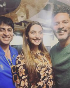 Ragini Dwivedi Instagram - WHATTA DAY :) 
Filled with so much conversation laughter and joy 🤩 😍💕❤️
So amazing meeting and hosting @prabhudevaofficial ur energy is just phenomenal 
Thank you @shyam_sunder_official for always being around ❤️❤️❤️

#raginidwivedi #prabhudeva #actorslife #meetandgreet #funtimes #lovenlight #staytuned #instagood #instagram #instadaily #instafashion #influencers #
