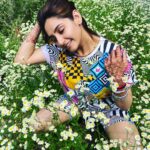 Ragini Dwivedi Instagram – DANDELIONS : the last of the season 🤪 had to take them pictures
Shot @rudraksh_dwivedi 

#raginidwivedi #ragini #portraitphotography #photooftheday #pride #photoshoot #simplebeyond #post #positivevibes #poser #trending #trend #instagood #instalike #instafashion #instamood Kali Tiba, Chail