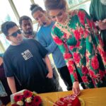 Ragini Dwivedi Instagram – CELEBRATING 🥳 
The most amazing people around me my fans the industry the actors thank you for all the love ❤️ honoured 
The best people bring out the best in your a glimpse of the amazing celebrations 

#raginidwivedi #ragini #birthdaygirl #birthdaycelebration #viral #viralpost #positivevibes #happiness #blessed #blessings #instagood #instamood #sareelove #trending #trend Bangalore, India