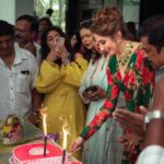 Ragini Dwivedi Instagram – CELEBRATING 🥳 
The most amazing people around me my fans the industry the actors thank you for all the love ❤️ honoured 
The best people bring out the best in your a glimpse of the amazing celebrations 

#raginidwivedi #ragini #birthdaygirl #birthdaycelebration #viral #viralpost #positivevibes #happiness #blessed #blessings #instagood #instamood #sareelove #trending #trend Bangalore, India