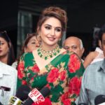 Ragini Dwivedi Instagram – CELEBRATING 🥳 
The most amazing people around me my fans the industry the actors thank you for all the love ❤️ honoured 
The best people bring out the best in your a glimpse of the amazing celebrations 

#raginidwivedi #ragini #birthdaygirl #birthdaycelebration #viral #viralpost #positivevibes #happiness #blessed #blessings #instagood #instamood #sareelove #trending #trend Bangalore, India