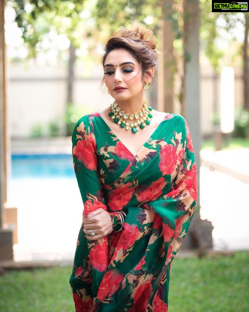 Ragini Dwivedi Instagram - One saree one story 😎 The birthday look decoded for u my family of the gram … #desigirl Outfit @devnastitchingstudio Styling @nainaarora.fashion Makeup and hair @strokesnstrands Jewellery @rohini64 Shot by @kiran.venkataramanappa Event : birthday celebrations #raginidwivedi #happybirthday #birthdayfun #birthdayphotoshoot #sareelove #saree #indian #actor #influencer #india #international #positivevibes #live #instagram #instagood #instafashion #instamood Bangalore, India