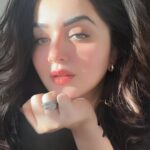 Ragini Nandwani Instagram - Good morning ……. #sunday #kaalimaa #love #newpost #viralpost #sunkissed #picture #loveyourself #weekendvibes #ring #lips #celebrity #influencer #hotonbeauty #loveanimals #peta #mumbai #dubai #jbr #dehradun