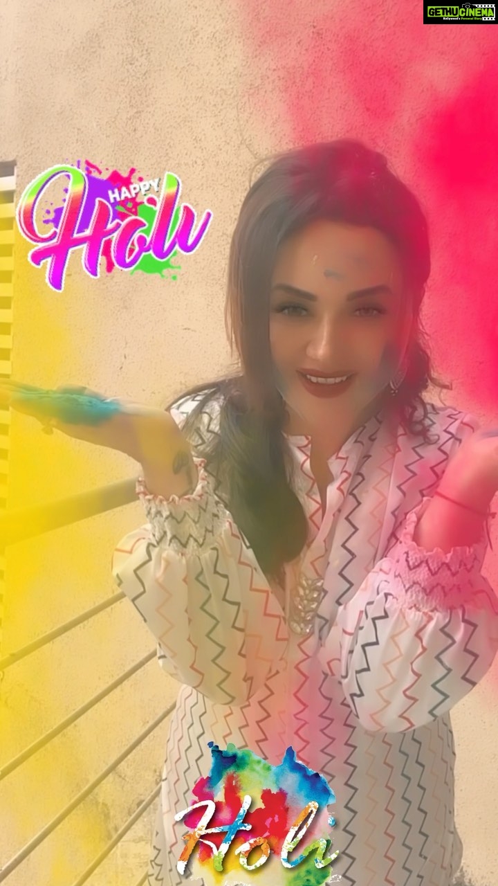 Ragini Nandwani Instagram - Happy Holi #holi #celebration #festival #bollywood #tvactress #shooting #holihai #sweets #happiness #mumbai #dehradun #family #celebrate #sweets #viralvideos #influencer #colors #join #outfits #clothingbrand #loveanimals #saveanimals