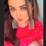 Ragini Nandwani Instagram - Hello Thursday 🌞🌞🌞🌞🌞🌞 . . . #thursday #swamiaaieश्रीस्वामीसमर्थमहाराज #follower #pink #designer #actress #shootlife #likesforlike #beautiful #reelsinstagram #newreels #southindianwedding #dehradun #northindianwedding #dubailife #morning #mumbai #homedecor #whiteinterior #eyes #makeuplover #tutorial #latestfashion
