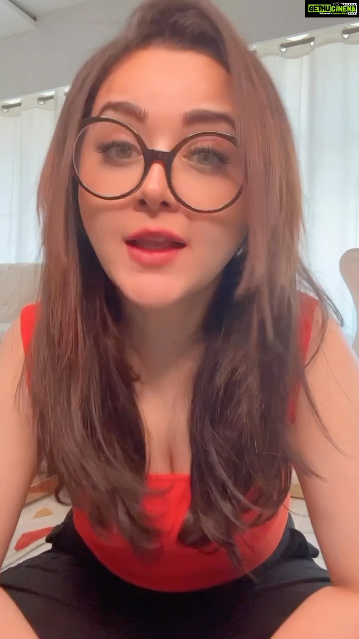 Ragini Nandwani Instagram - Wish Wish Wish #wish #reelsvideo #cutereels #glasses #fashionblogger #fashionstyle #instalove #celebrity #viralvideos #instalike #mumbaifashion #dehradun #city #doglover #againstanimalcruelty #womanstyle #humour #hotgirlsummer #homesweethome #orange #summernails #summer