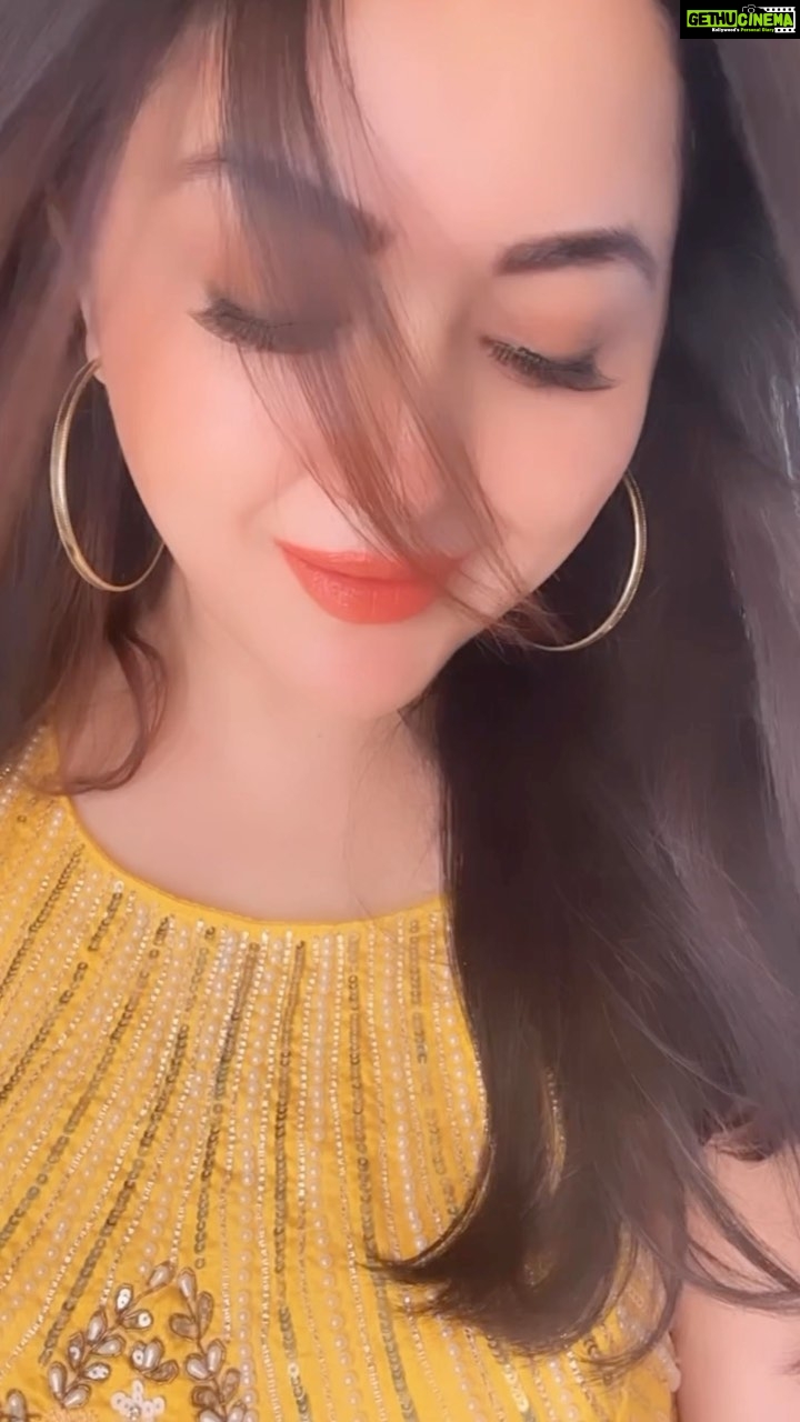 Ragini Nandwani Instagram - Hello Monday Outfit @yellowsapphire79 #reelsinstagram #viralvideos #instagram #yellowdress #chennai #shooting #shootlife #happyday #mondayblues #southactress #hotactress #hotonbeauty #likesforlike #hotmodel #chennai #dubailife #vanity #lipglossaddict #behindthescenes #yellow #weddingseason #celebrity #celebration #influencer #southactresses #bollywood #tvactress #highheels