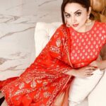 Ragini Nandwani Instagram – Desi Vibes 
Indian attire always beautiful 
@yellowsapphire79 

#goodmorning #morning #wednesday #red #suit #bindi #indianwomen #indiangirls #women #silksuits #actress #duppata #rednwhite #viral #influencer #collaboration #desigirl #design #mumbai #shootlife