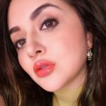 Ragini Nandwani Instagram - Good morning ❤️🌞 #morningvibes #sun #winters #chill #mumbaikar #dehradun #happy #actresshot #lipstick #pout #newlook #glamour #gold #goldentemple #worship #likesforlike #instamood #reelsinstagram #hotchocolate