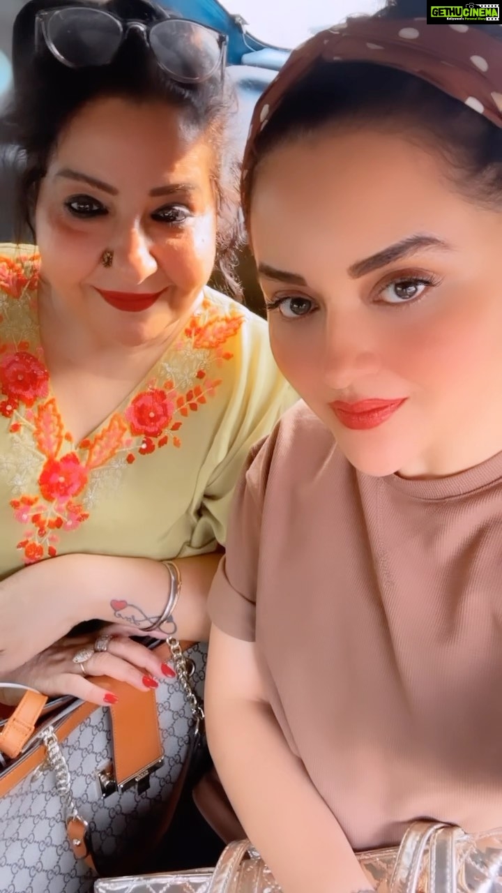 Ragini Nandwani Instagram - Dehradun trip With mom #travel #fun #postoftheday #dehradun #hairbun #mom #drive #vaccation #actress #entrepreneur #hotonbeauty #loveurself❤️ #saveanimals #againstanimalcruelty #againstanimaltesting #spreadlove #empathy #influencer