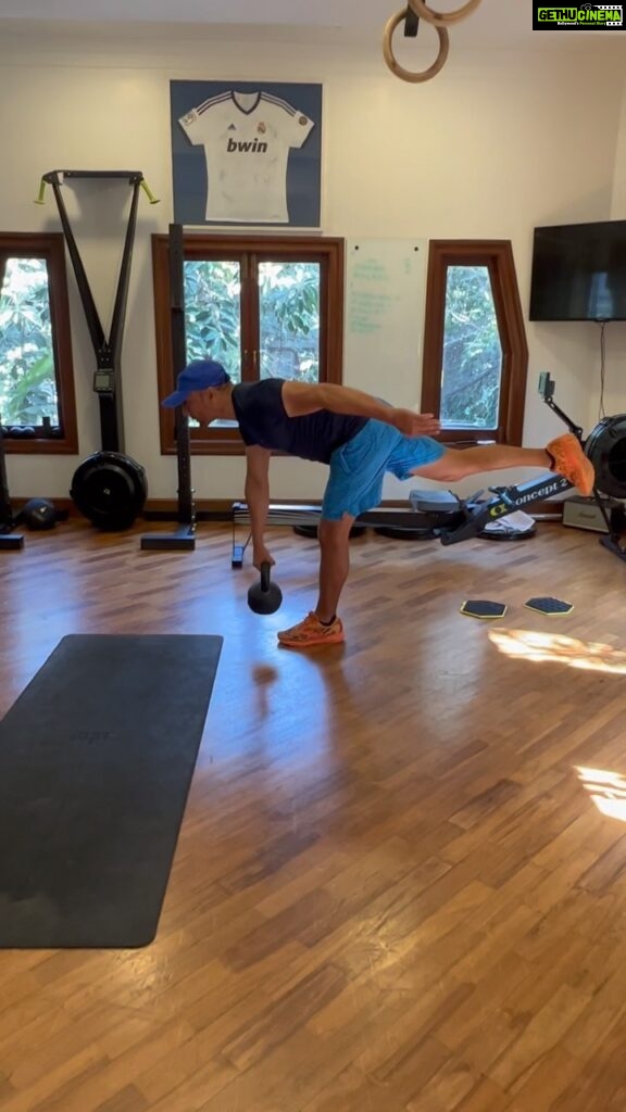 Rahul Bose Instagram - Starting the week right with a strength training session 💪🏻 . . . . . . . . . . #soleusmumbai #strengthtraining #strengthandconditioning #fitness #mondaymotivation #startingthedayright #startingtheweekright #strengthcoach #strengthworkout #fullbodyworkout Soleus