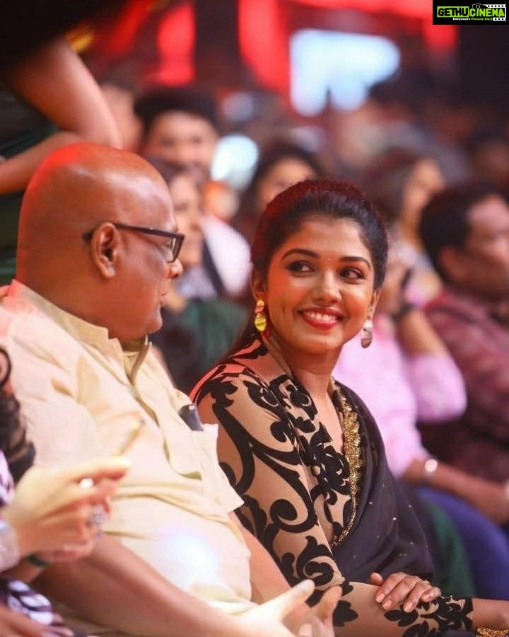 Riythvika Instagram - #vijaytelevisionawards #candid 📸 @chandanramesh24