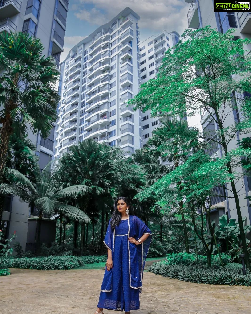 Riythvika Instagram - Makeup & hairstyle @sgmakeupartist_swati Photography @osbornshots_ Singapore