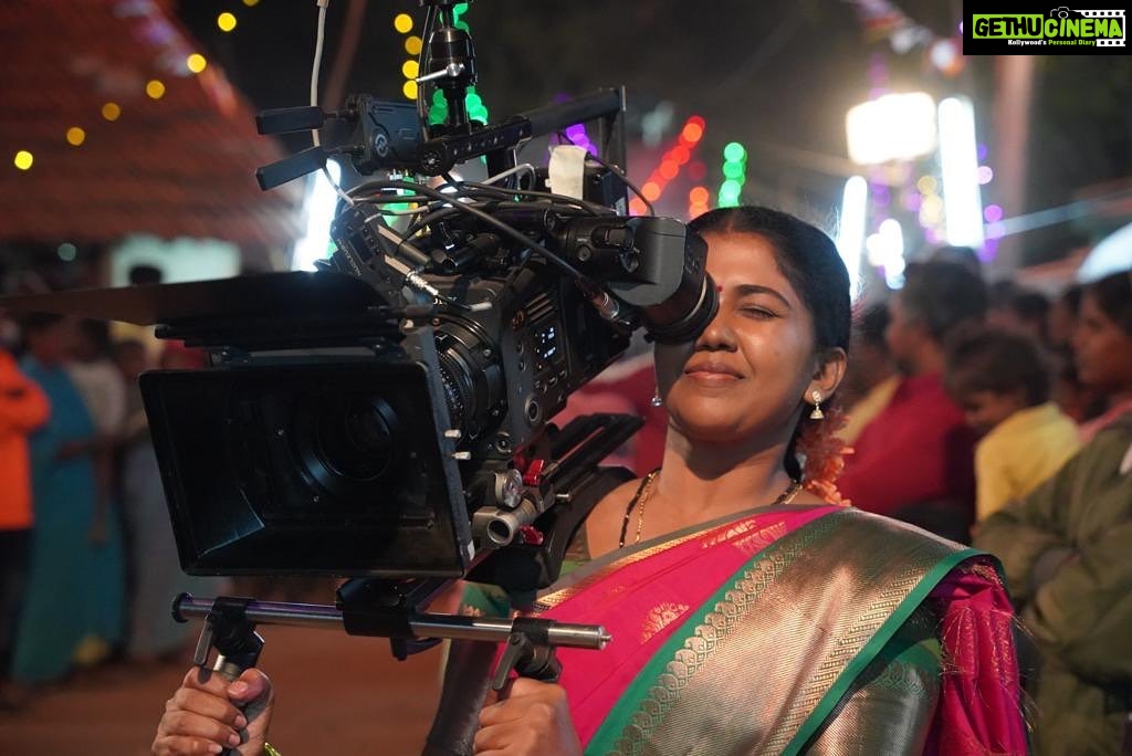 Riythvika Instagram - Looking into another world #framed #art #sonyvenice #handheld 🎥🎥