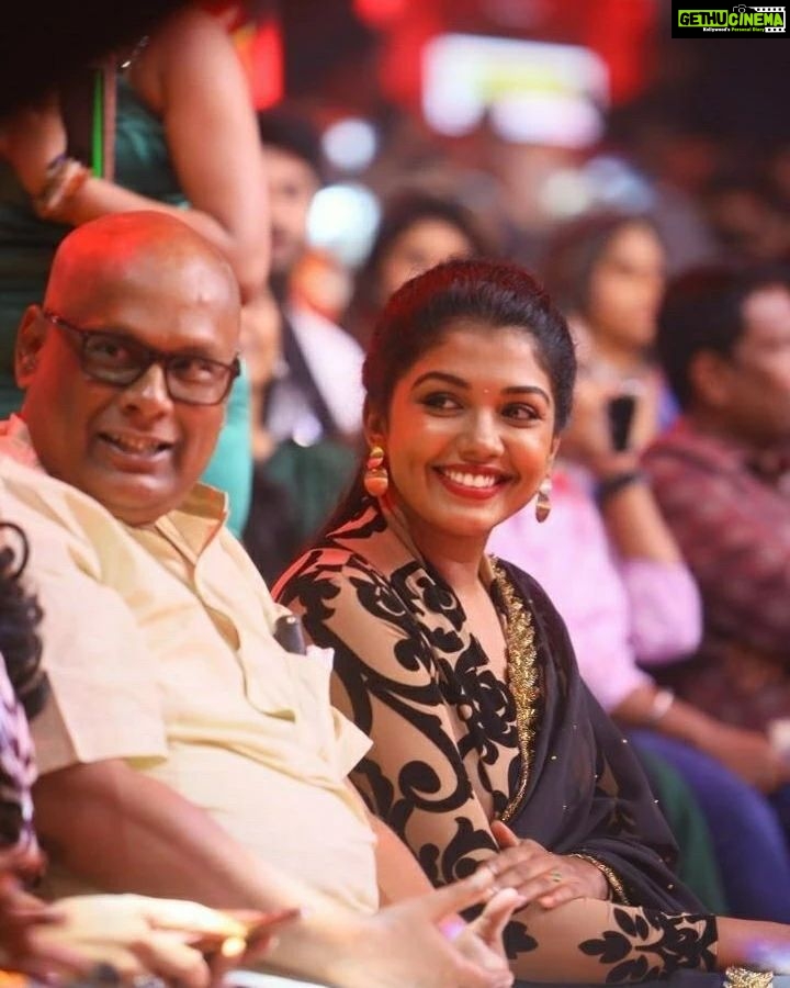 Riythvika Instagram - #vijaytelevisionawards #candid 📸 @chandanramesh24