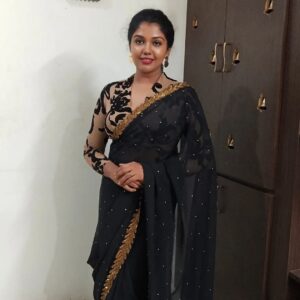 Riythvika Instagram - #blacklove 🤎🖤🤎🖤 Saree @lakshmiboutique2021 Blouse @vanithavijaykumarstylingstudio @vanithavijaykumar #vijayteleawards
