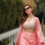 Rubina Dilaik Instagram - Gulabi ishq @ashukla09 . . . Styled by @stylingbyvictor @sohail__mughal___ Outfit @labelpsb @vblitzcommunications Jewellery @perkartjewels1 Assisted @sanakhan.z @styleby_antara Clicked by @thesmartclicks
