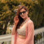 Rubina Dilaik Instagram - Gulabi ishq @ashukla09 . . . Styled by @stylingbyvictor @sohail__mughal___ Outfit @labelpsb @vblitzcommunications Jewellery @perkartjewels1 Assisted @sanakhan.z @styleby_antara Clicked by @thesmartclicks